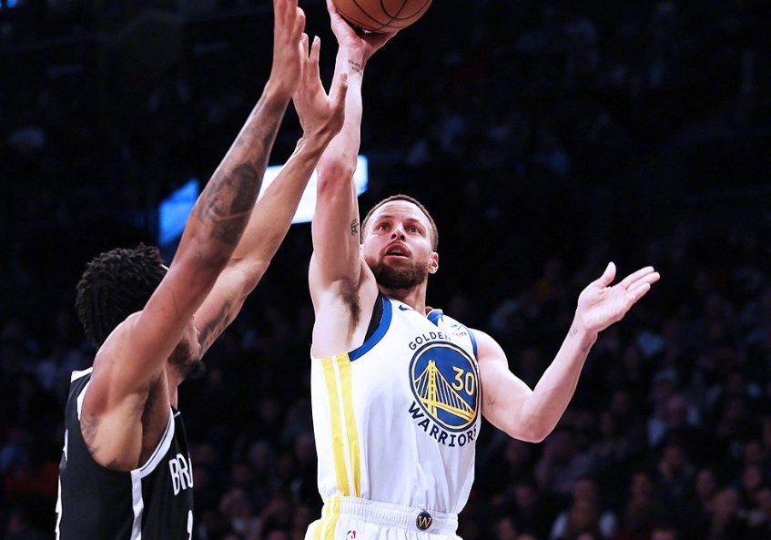 最后时刻胜出引发热议！，库里在TES比赛中战术调整上演精彩一战