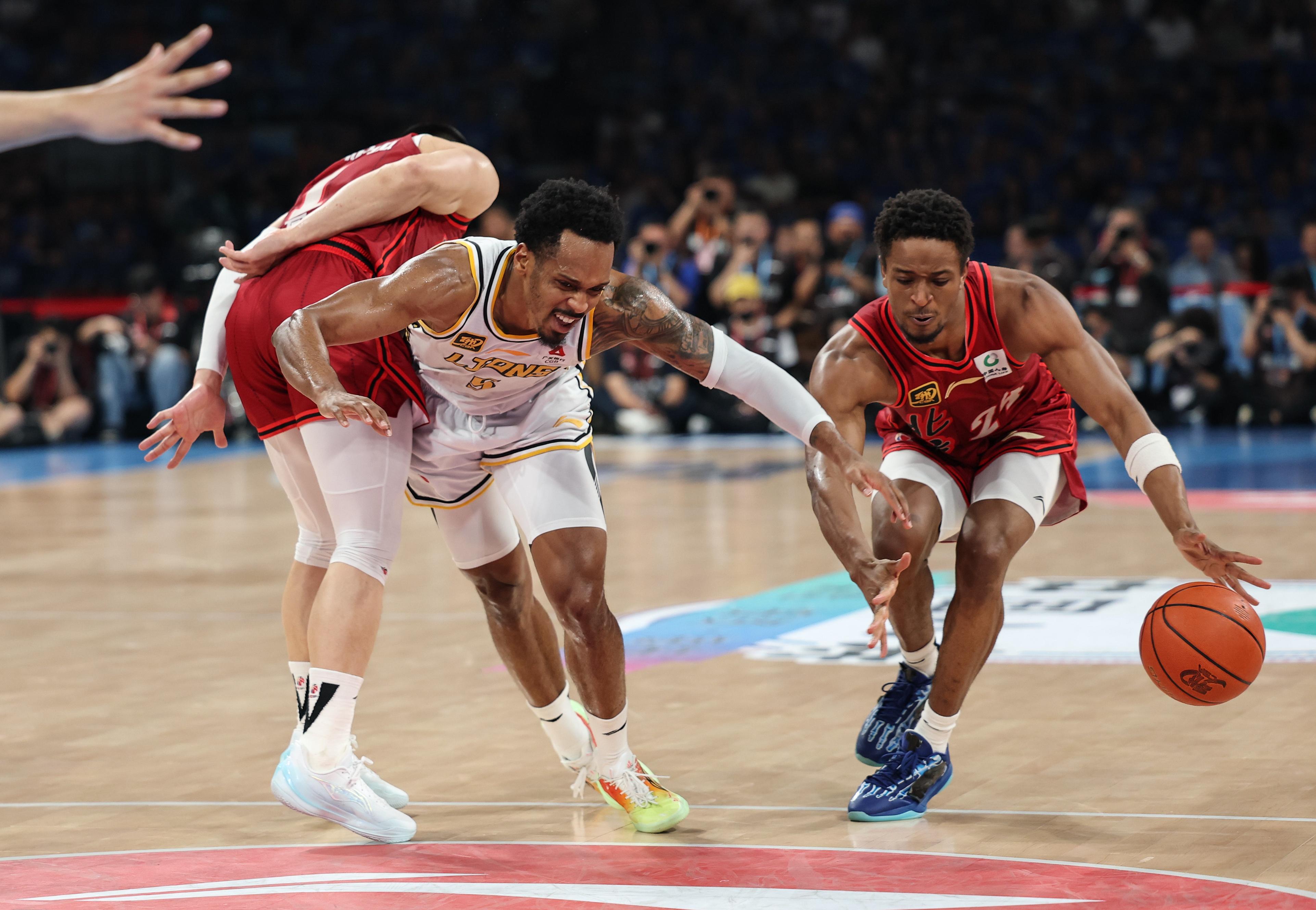 乐鱼体育app-加时末段深圳男篮队长鼓劲——欧联节点到来，引发热议，训练强度明显提升的简单介绍-乐鱼体育app